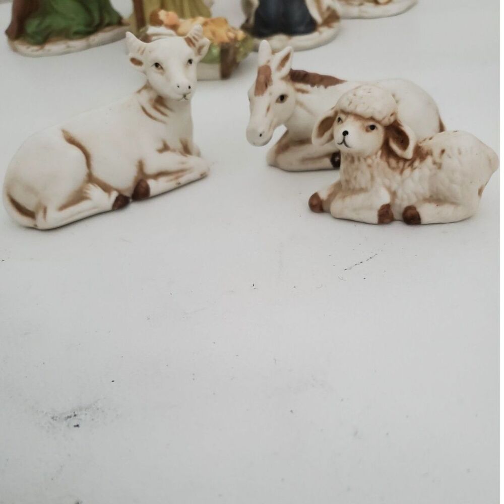10 Piece Porcelain Navity Set ~Vintage~ Holiday Time - Picture 6 of 9